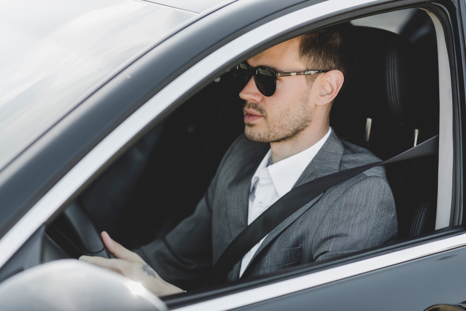 Assurance auto avec chauffeur : quel contrat choisir ?
